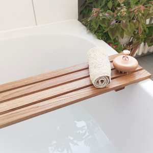 minimalistische Badewannenablage | Eiche