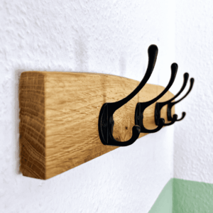 schmale Garderobe mit natürlicher Baumkante | Eiche